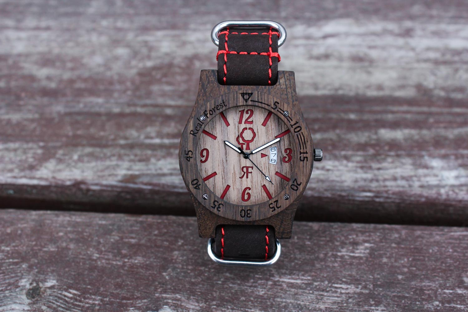 Zegarek z drewna Diver Style Czarno-czerwony - skóra
