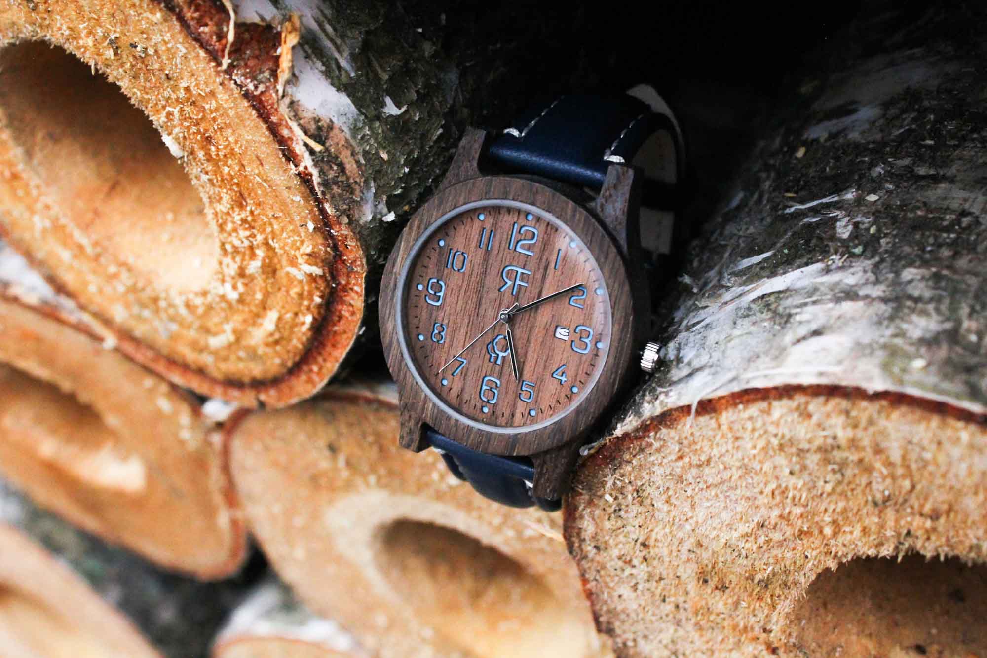 Zegarek drewniany Realforest Classic Czarny Dąb - Orzech amerykański - niebieski