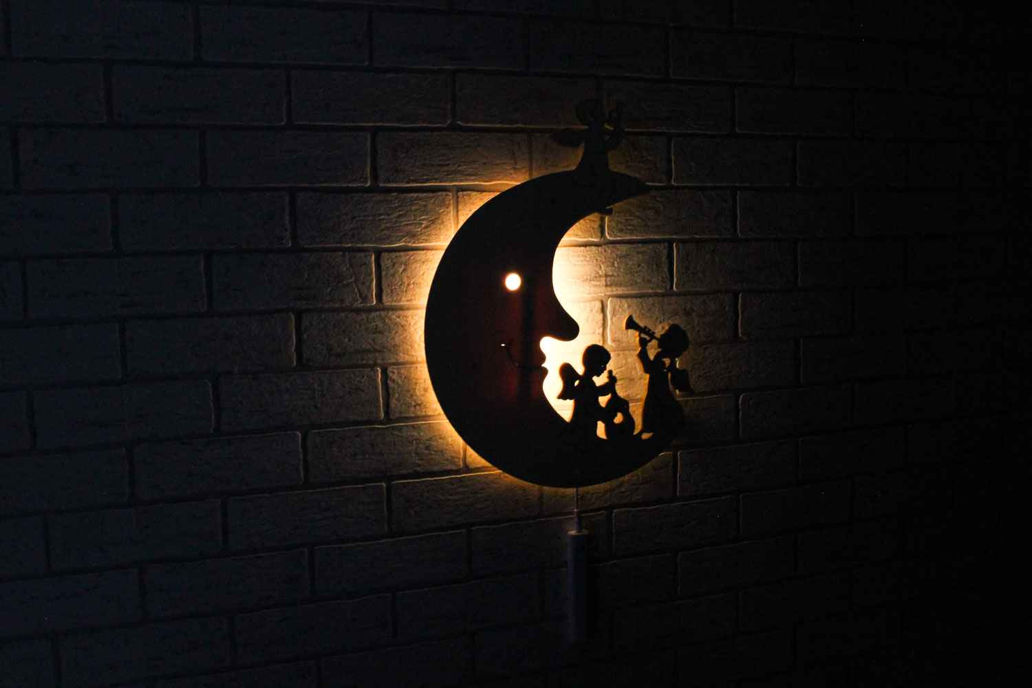 Dekoracyjna drewniana lampka nocna - Ksieżyc