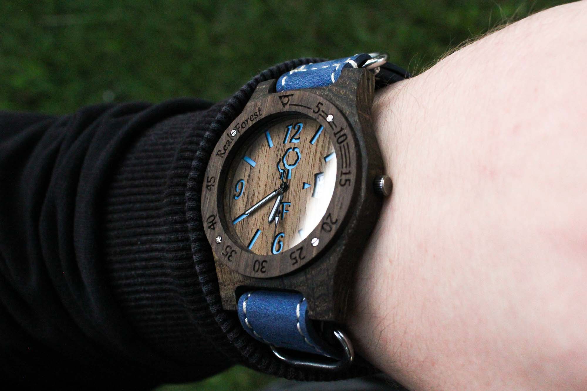 Zegarek drewniany Realforest Diver Style czarno niebieski - skóra