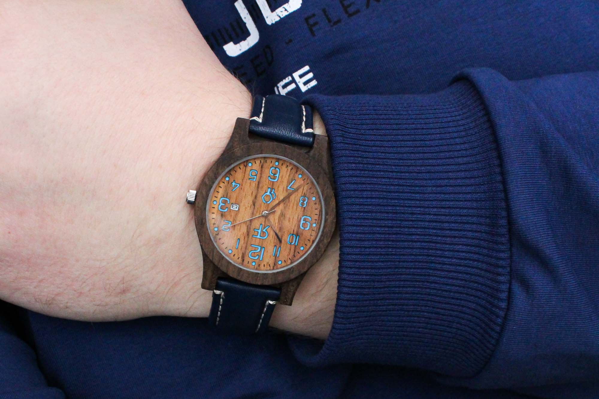 zegarek-drewniany-classic-czarny-dab-orzech-niebieski