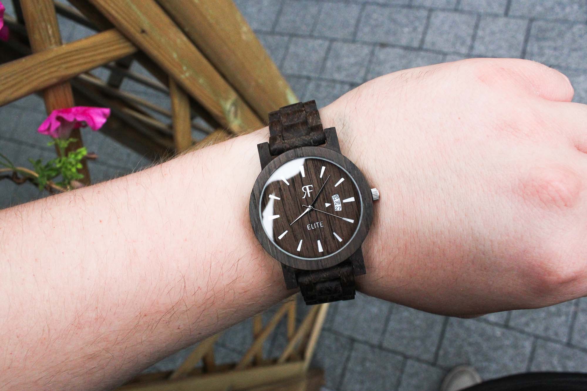 zegarek-drewniany-elite-czarny-dab-drewniana-bransoleta